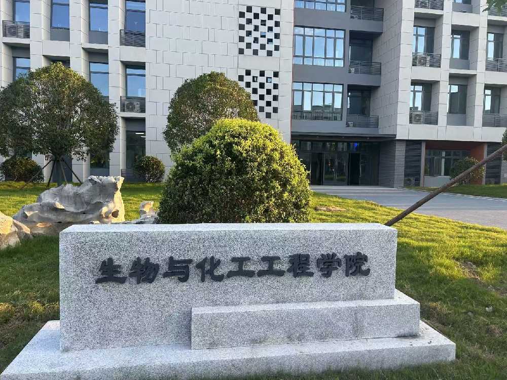 延吉市扬州职业大学体育场高杆灯项目